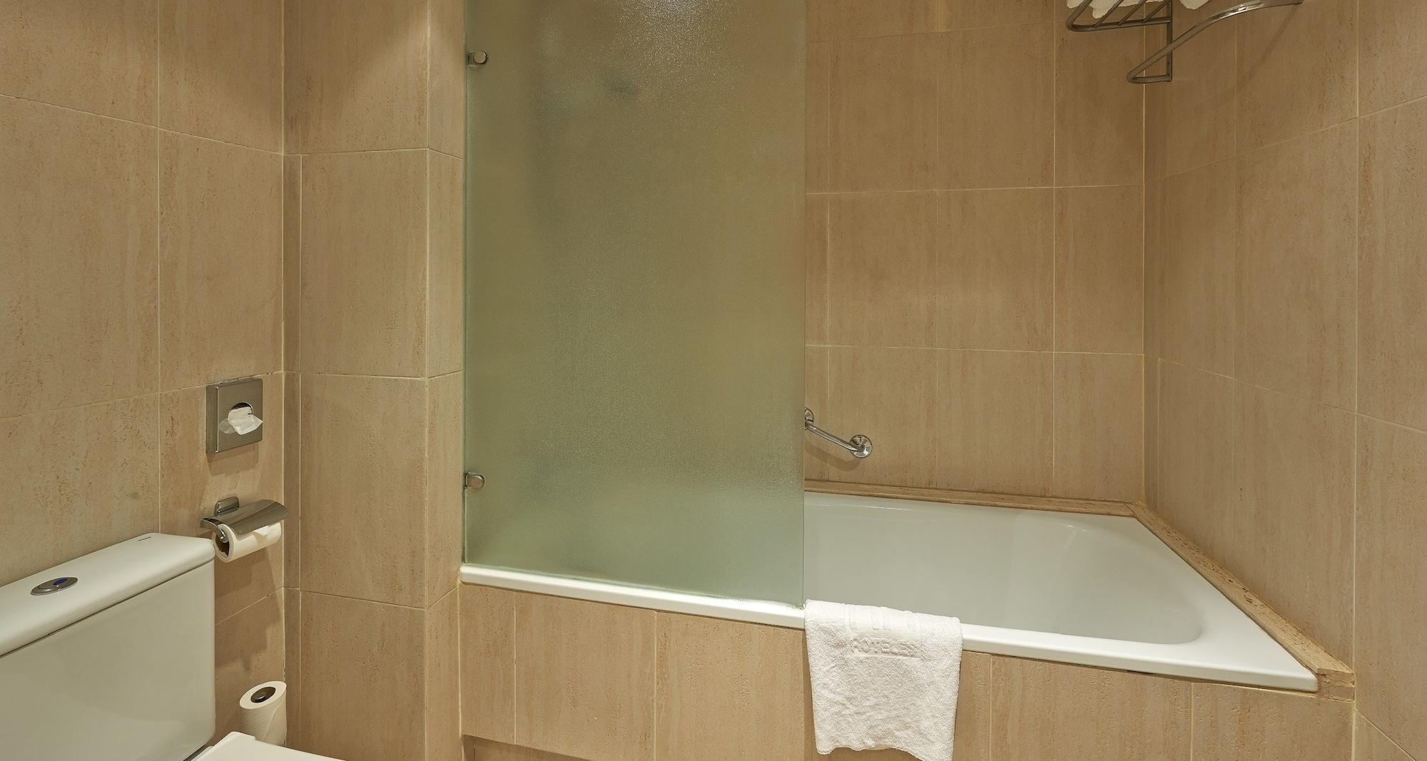 Nh Ciutat De Hotel 4*