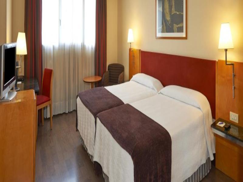 Nh Ciutat De Hotel 4*