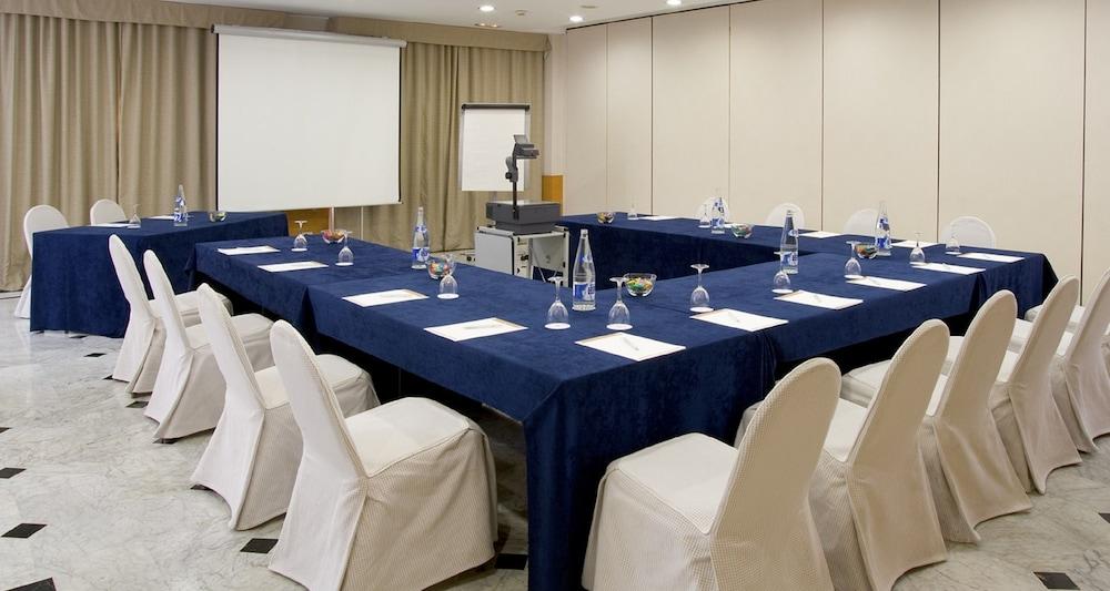 Nh Ciutat De Hotel 4*